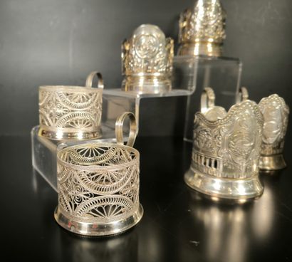 7 montures de tasses russes en métal argenté,...