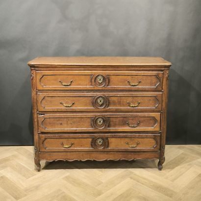 Commode pantalonière en bois naturel, ouvrant...