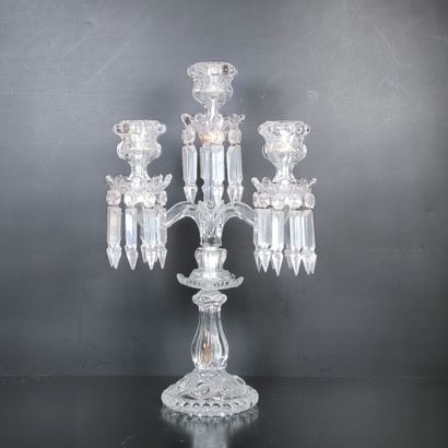 BACCARAT. Candélabre à quatre lumières en...
