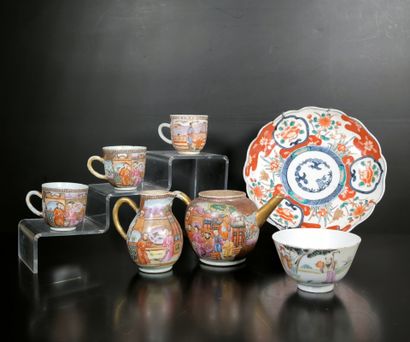 CHINE XIXème siècle. Ensemble de porcelaines:...