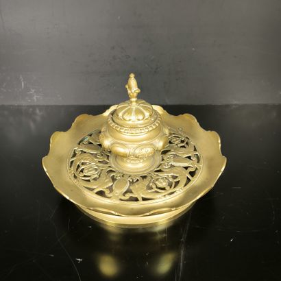 Brûle-parfum en bronze à décor de chimères,...