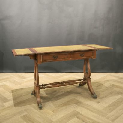 Bureau à deux volets en bois teinté. Travail...