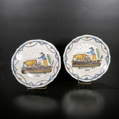 LA ROCHELLE ? Paire d'assiettes au laboureur...