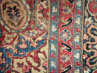 Important tapis d'Iran à médaillon, fond...