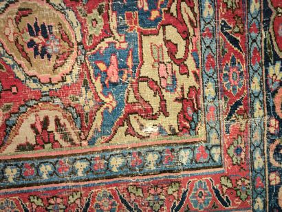 Important tapis d'Iran à médaillon, fond...