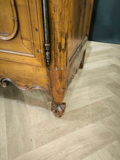 Buffet deux corps en bois naturel, ouvrant...