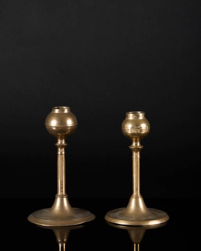 . Deux lampes à huile en bronze, XVIIème....