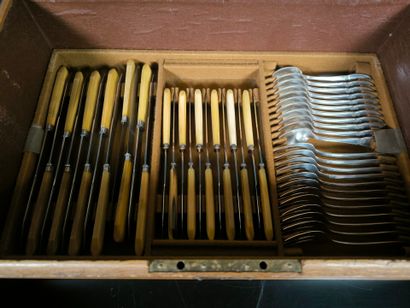 Ensemble de couverts en métal argenté dans...