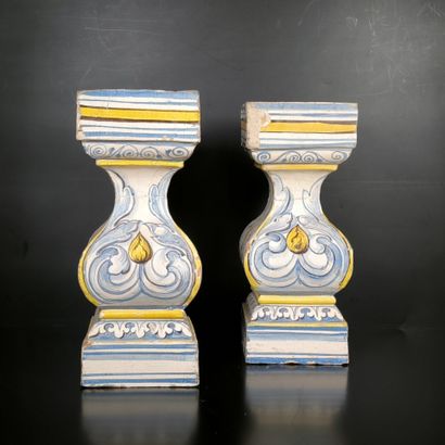 ITALIE XVIIIème siècle. 
Paire de balustres...