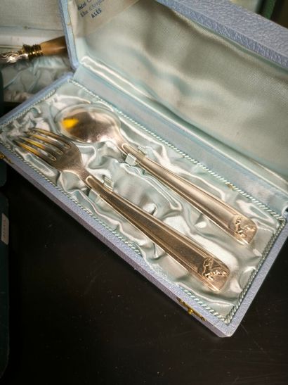 Ensemble de couverts en argent: 9 cuillers...