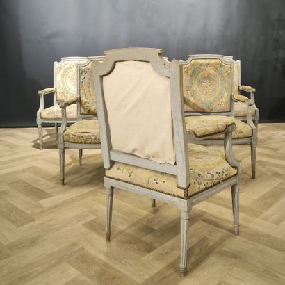 Mobilier de salon en bois peint gris, époque...
