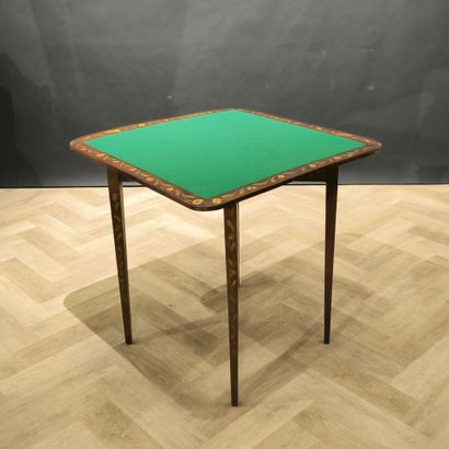 Table à jeu formant console en bois de placage...