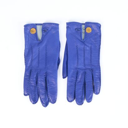 HERMES. Pair of gloves in purple lambskin,...