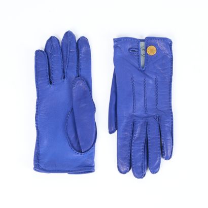 HERMES. Pair of gloves in purple lambskin,...