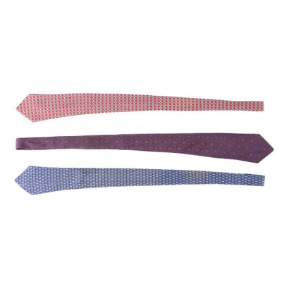 HERMES. 3 silk ties: octagons and red background,...