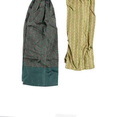 HERMES. Fir green silk jabot and khaki green...