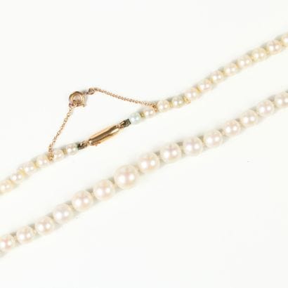 Necklace of 3.5 to 7 mm cultured pearls,...