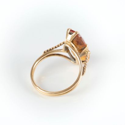Asymmetrical ring in gold (750‰) set with...