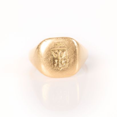 Chevalière in gold (750‰), engraved coat...