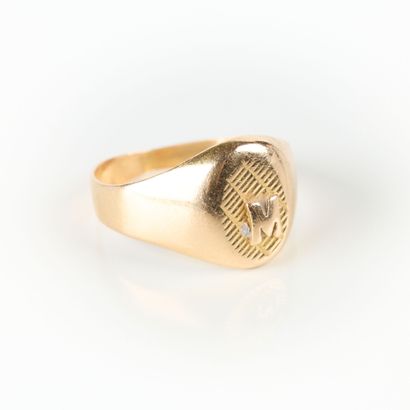 Chevalière in gold (750‰), engraved 
