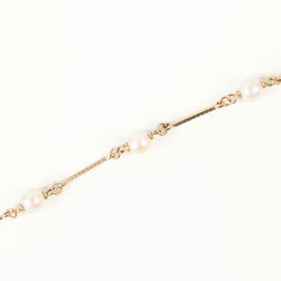 Gold necklace, baton links alternating with...
