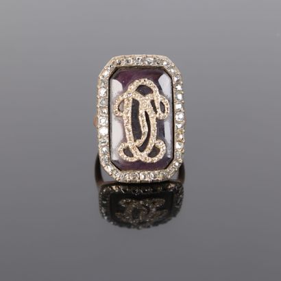 Important octagonal ring in gold (375‰) and...
