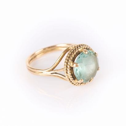 Gold ring set with a fine blue stone (wear),...