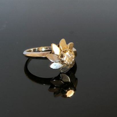 White gold and platinum rosette ring set...