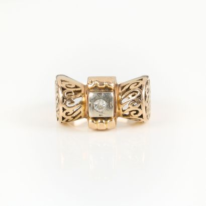 Two-tone gold (750‰) tank ring set with an...