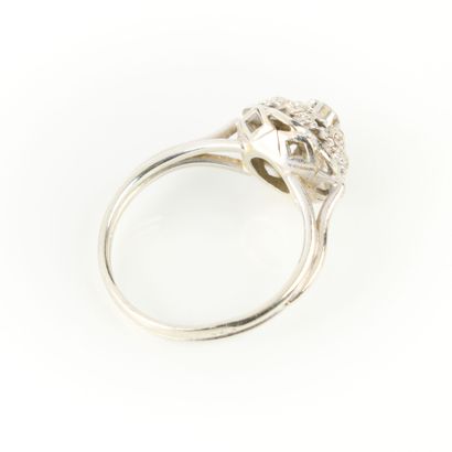 Platinum (850‰) daisy ring set with a round...