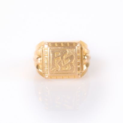 Gold signet ring engraved RB. TDD 65-66....