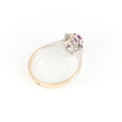 White gold (750‰) daisy ring, set with an...