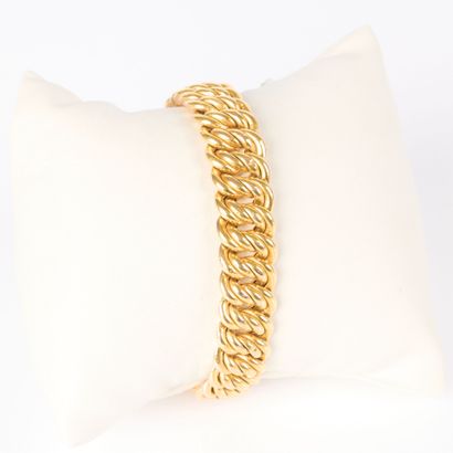 American-style gold bracelet. Accidents....