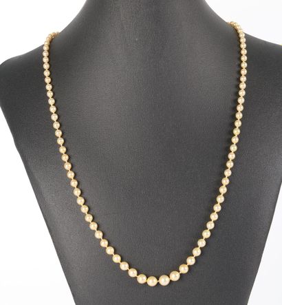 . Necklace of tumbling cultured pearls (diam....