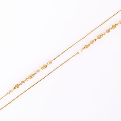Gold long necklace, the chain alternating...