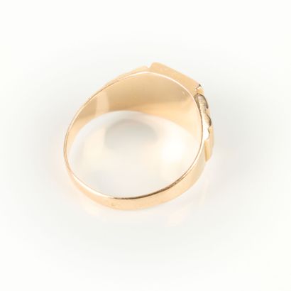 Gold signet ring, MP. TDD 55-56. 4,38 g