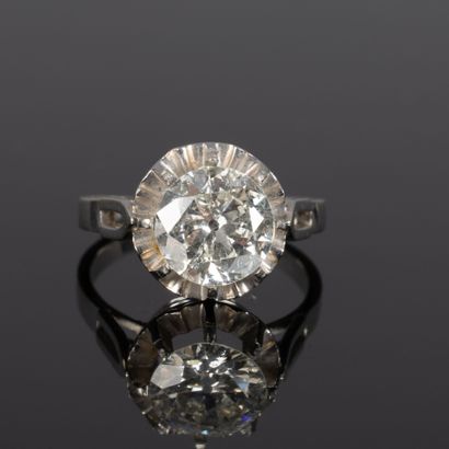 Solitaire ring in white gold and platinum...