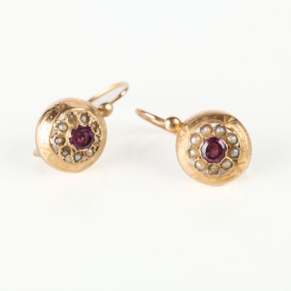 Pair of pink gold (750‰) earrings, each set...