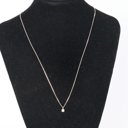 White gold necklace (750‰), gold chain gourmette...