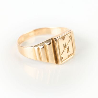 Gold signet ring, MP. TDD 55-56. 4,38 g