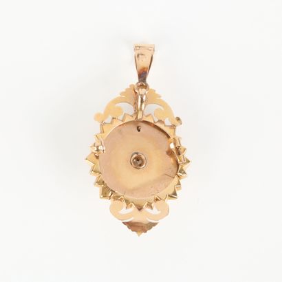 Pendant brooch and pair of sleeper earrings...