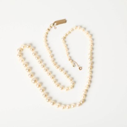 Necklace of tumbling cultured pearls (4 to...