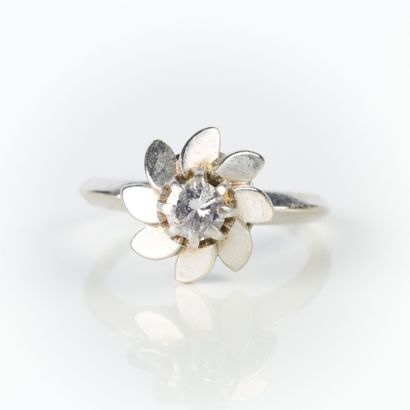 White gold and platinum rosette ring set...
