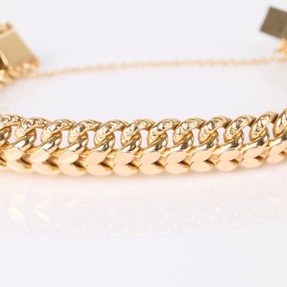 Gold bracelet (750‰), fancy mesh, safety...