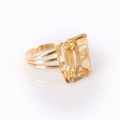 Important cocktail ring in gold (750‰), set...