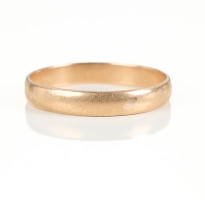 Gold wedding band. TDD 63-64. 3.40 g 18 ...