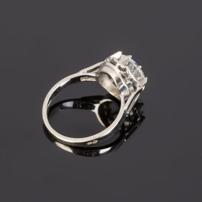 Solitaire ring in white gold and platinum...