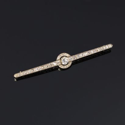 White gold (750‰) barrette brooch set with...