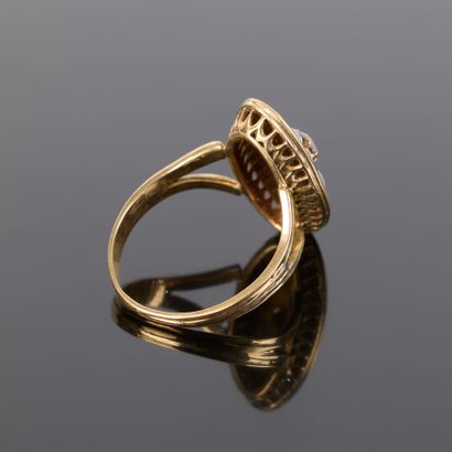 Pink gold (750‰) and enameled oval ring,...