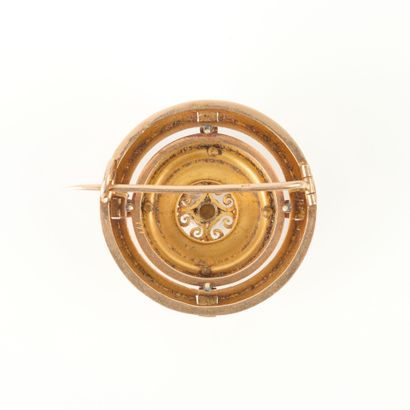 Round gold brooch set with small pearls....